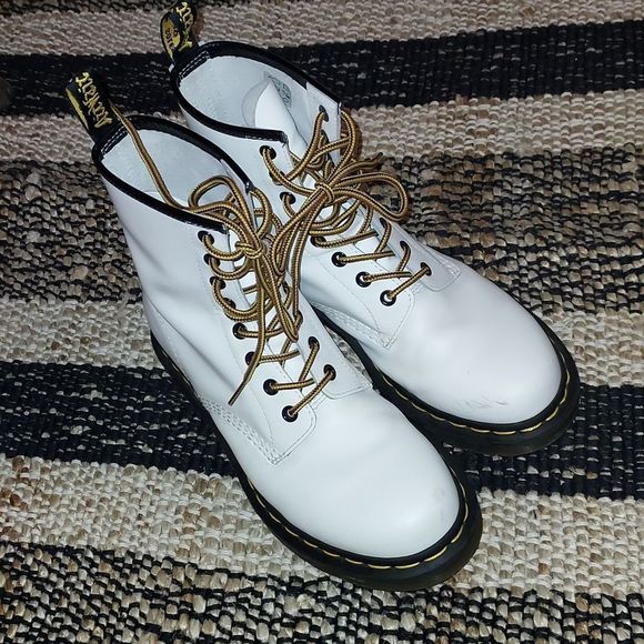 Dr. Martens 11821 Airwair boots - Picture 6 of 14